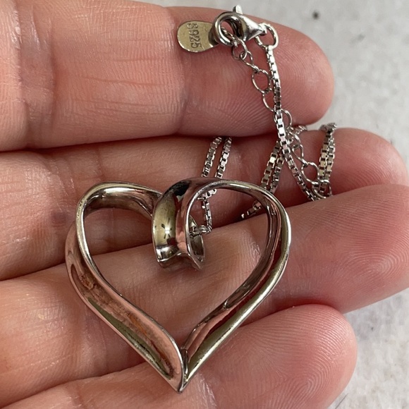 Vintage Sterling open heart on a vintage sterling 16” chain with 1.5” extendor - Picture 8 of 11